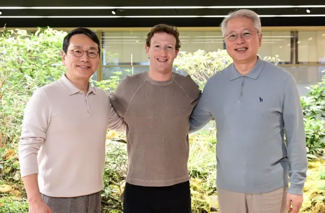 Encuentro entre el CEO de LG, William Cho, el Presidente de Home Entertainment Company, Park Hyoung-sei, y el director ejecutivo de Meta, Mark Zuckerberg. Foto: LG