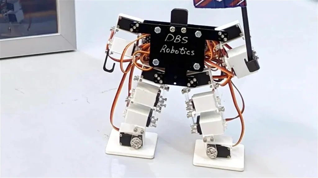 robot humanoide más pequeño del mundo