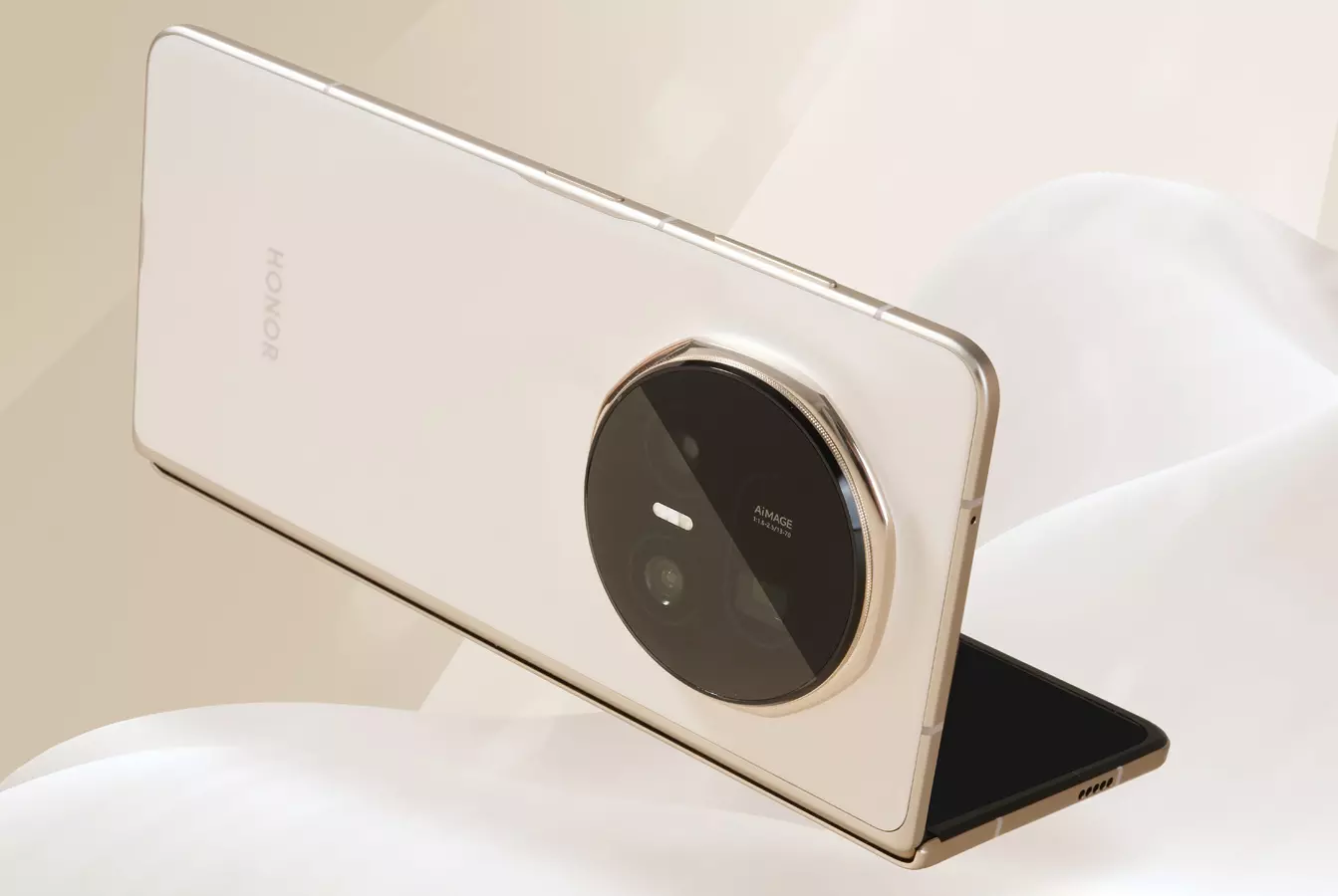HONOR Magic V5