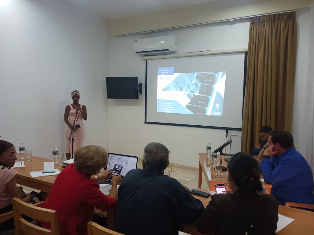 Ponencia: Extensión y gestión de redes de fibra óptica desplegadas. Ponente: Hyancith Aballí Oña (Cubatel S.A.)